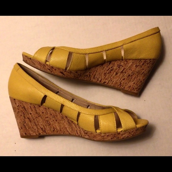 Nine West Yellow Cork Wedge Open Toe Heel - Picture 2 of 5